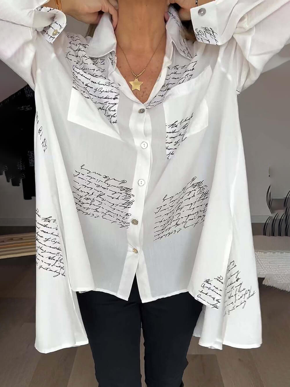 Clairie – Chemise Chic avec Imprimé de Lettres