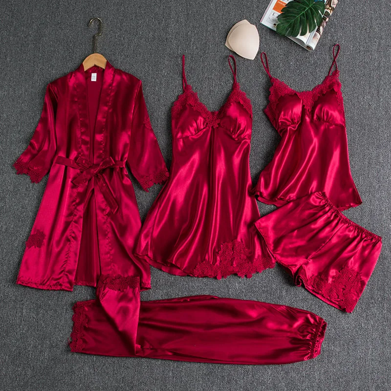 Chrystelle - Ensemble de nuit en satin 5 pièces" could be rewritten as "Chrystelle - Set de nuit en satin 5 pièces.