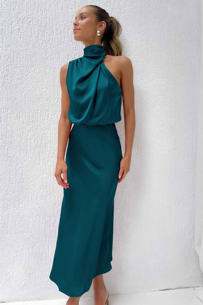 Léonille – Robe maxi en satin avec col licou