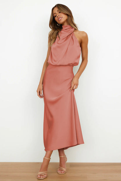 Léonille – Robe maxi en satin avec col licou