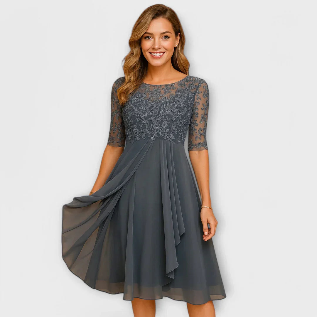 Jacinthe – Élégante robe midi avec manches en dentelle