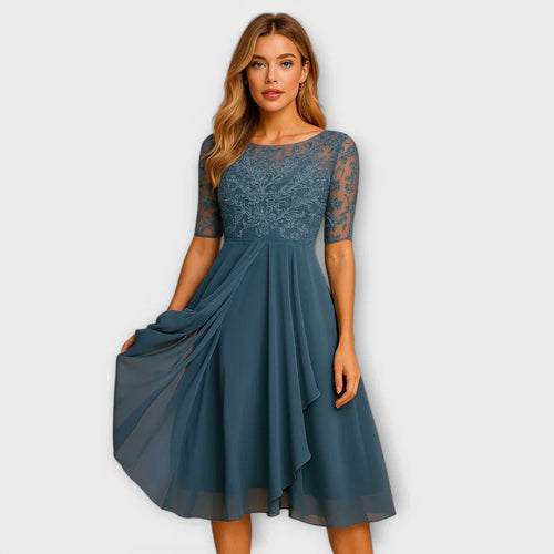 Jacinthe – Élégante robe midi avec manches en dentelle