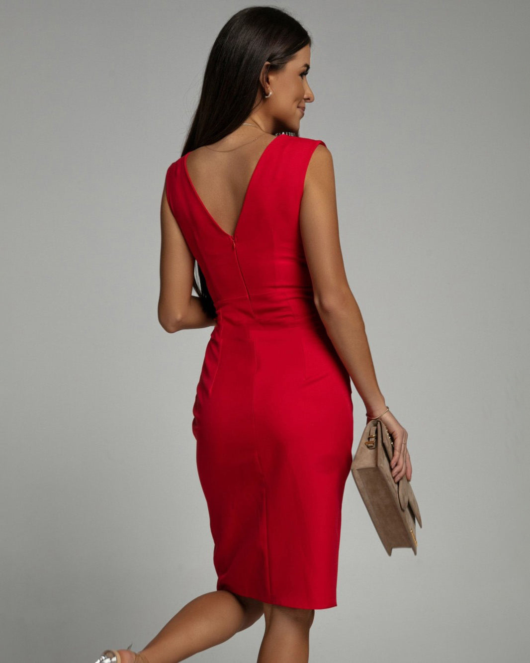 Floria – Robe cintrée à décolleté en V et fente