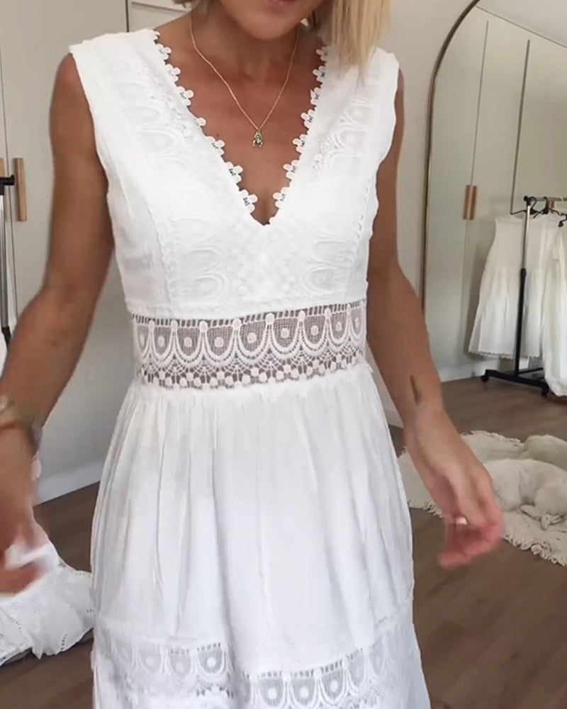 Lumière – Robe en dentelle à décolleté en V