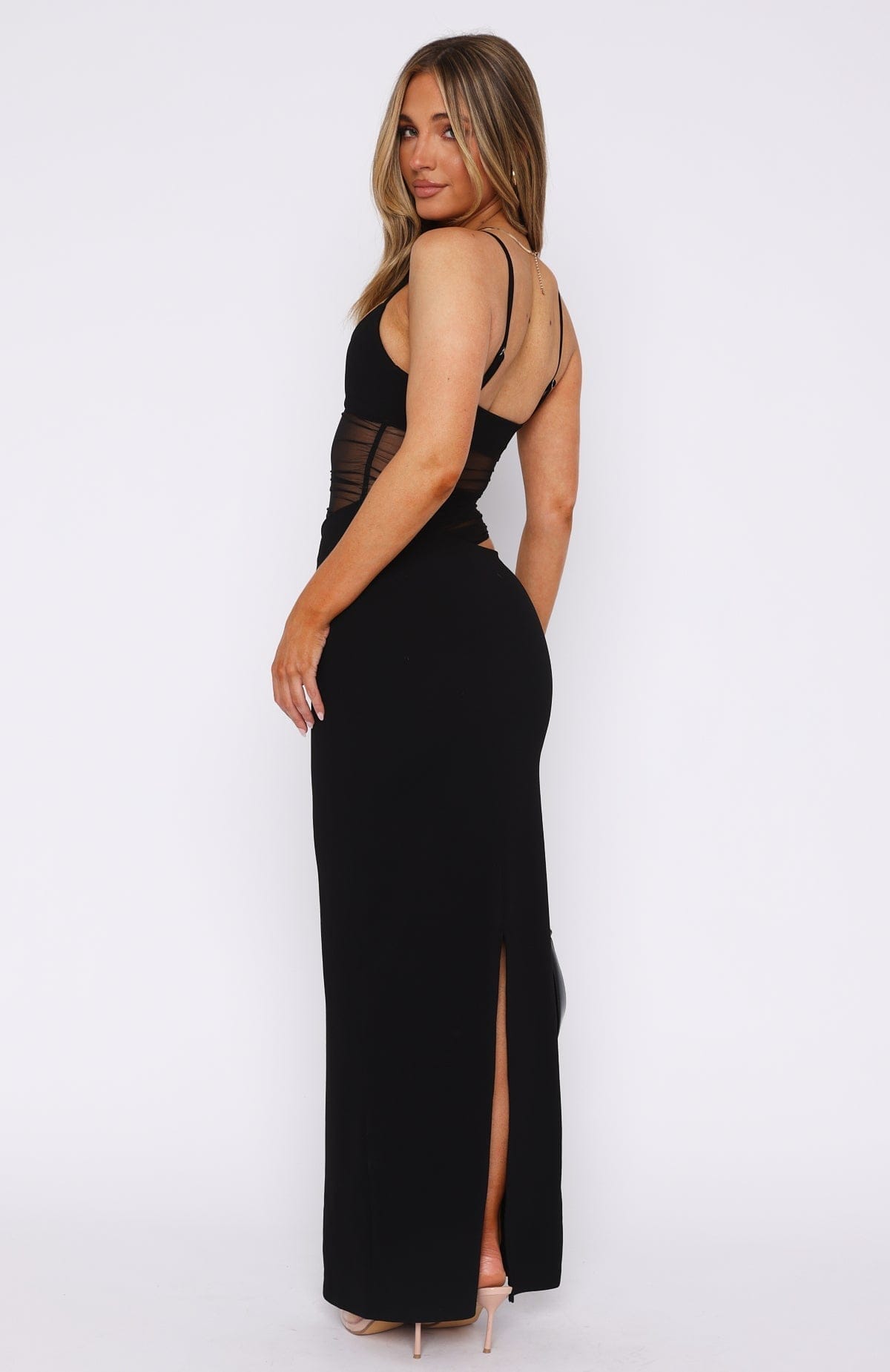 Adriana – Robe longue chic avec découpes