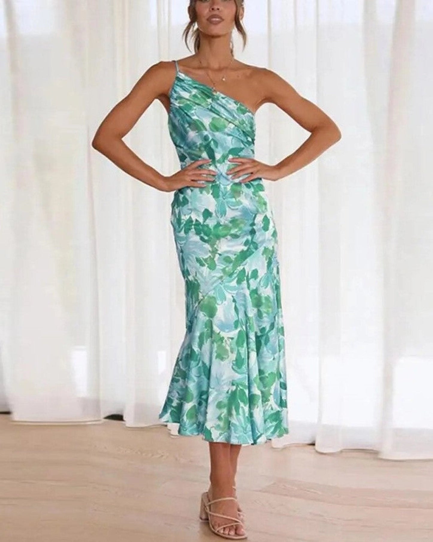 Liorine - Robe longue asymétrique à motifs floraux