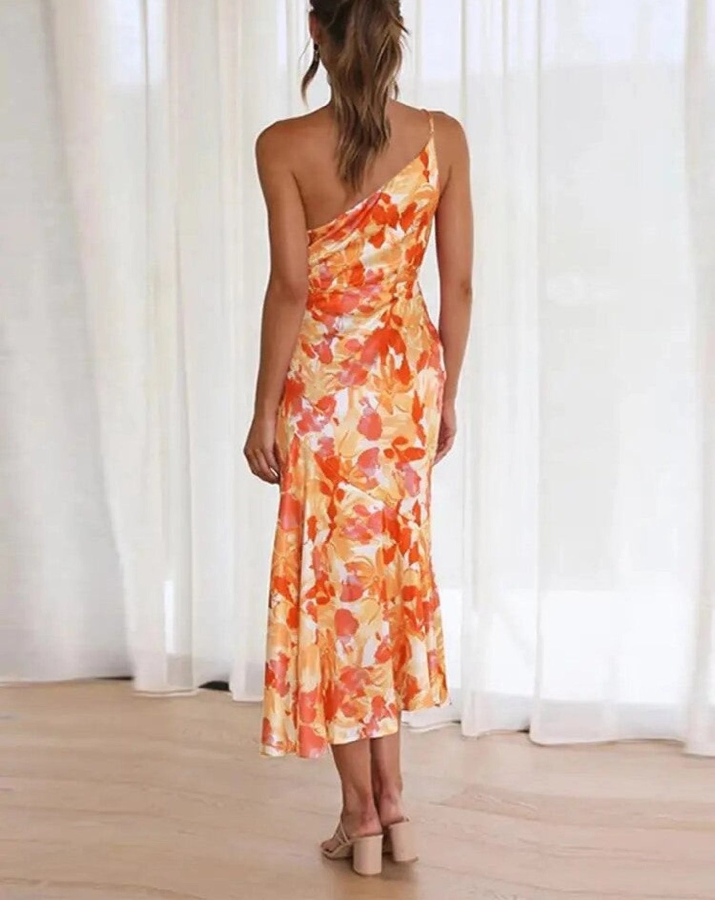 Liorine - Robe longue asymétrique à motifs floraux