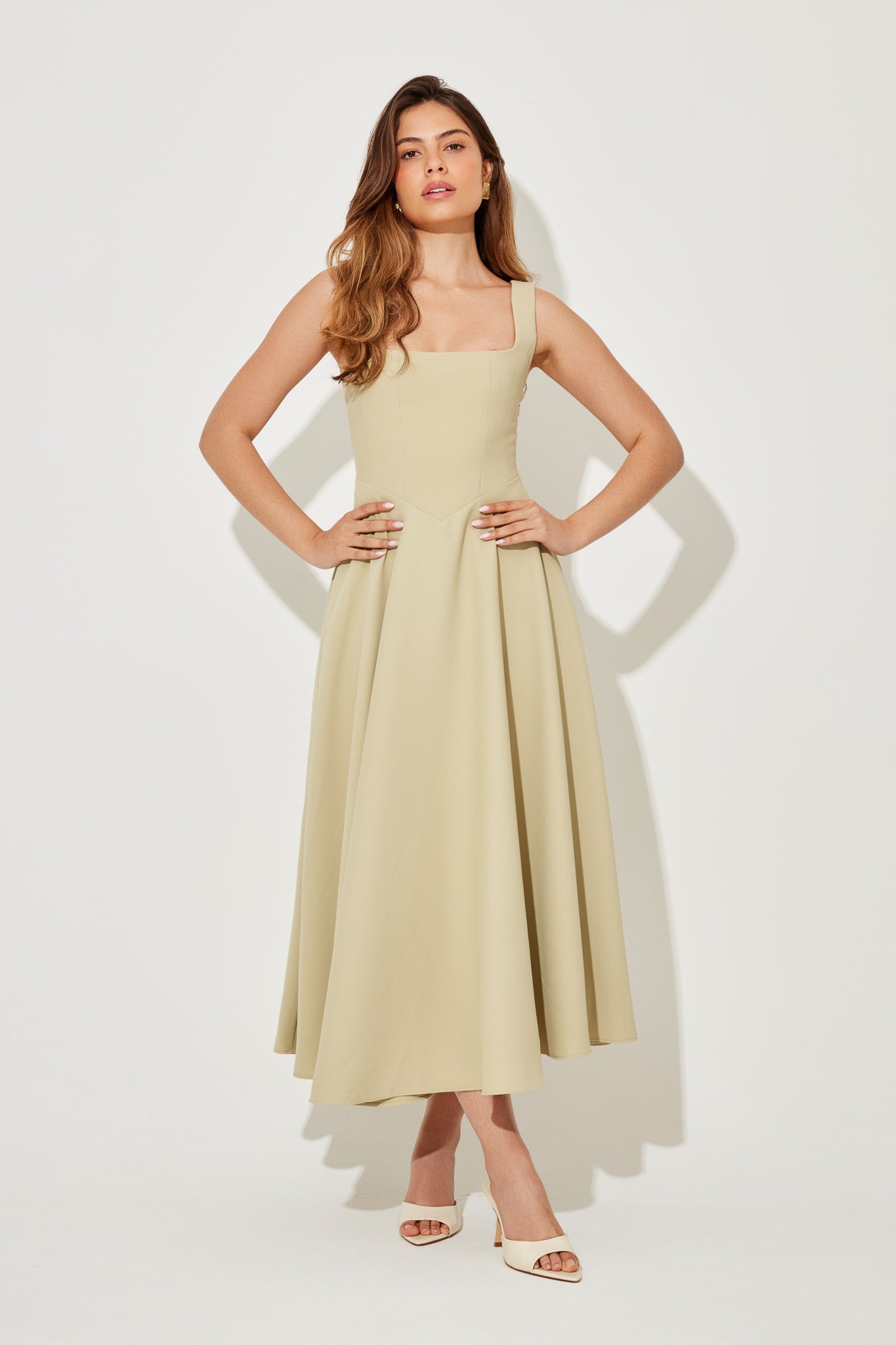 Amélie – Élégante robe midi fluide