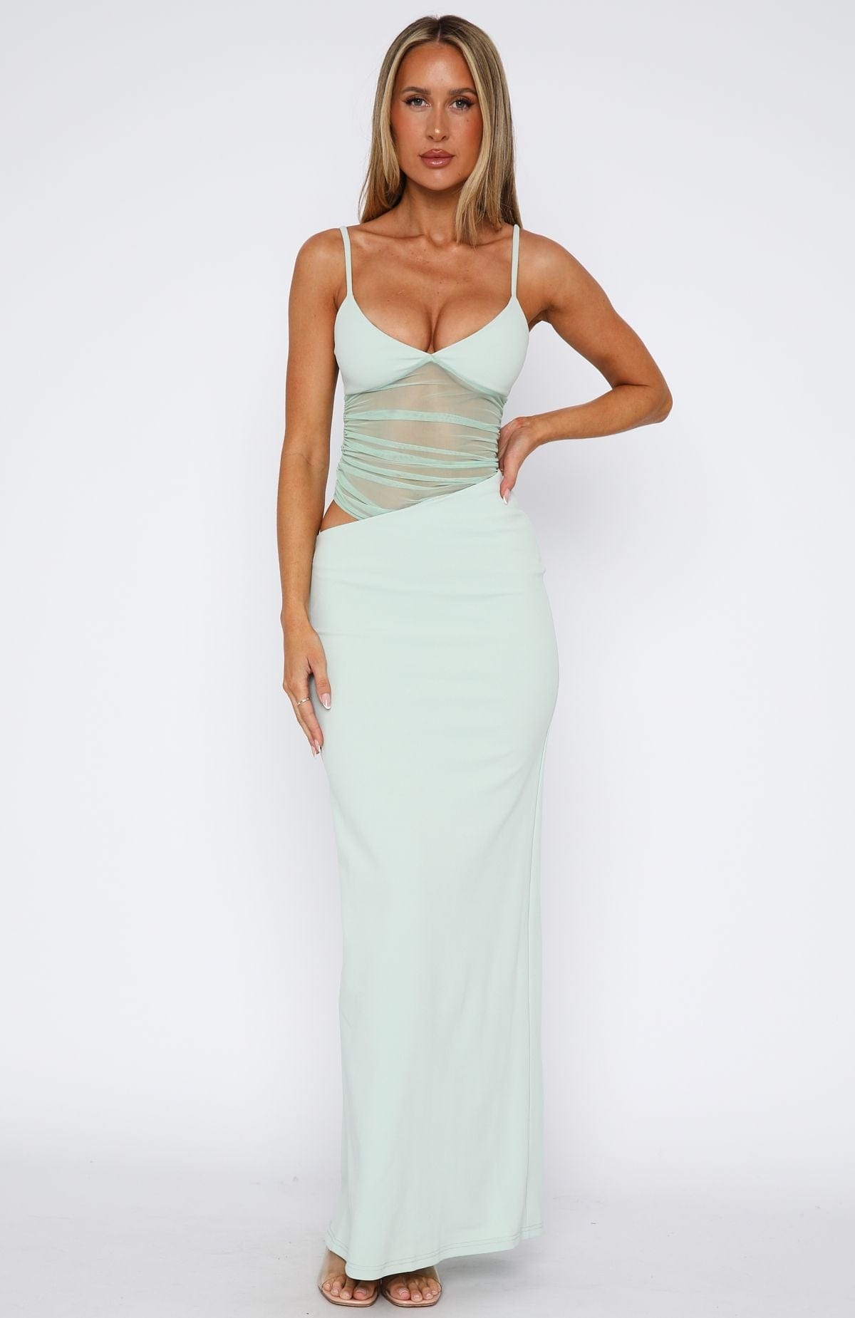 Adriana – Robe longue chic avec découpes