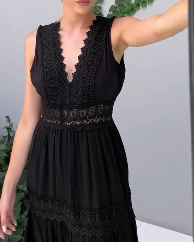Lumière – Robe en dentelle à décolleté en V