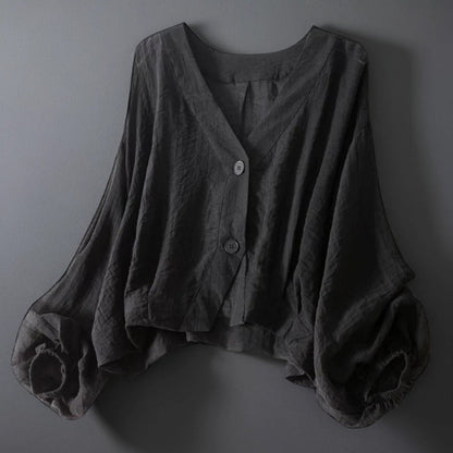 "Élyne – Blouse en lin légère et décontractée" can be rewritten as "Élyne – Chemisier en lin léger et décontracté".