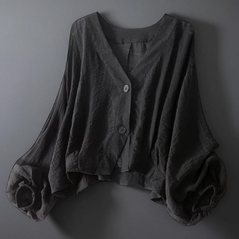"Élyne – Blouse en lin légère et décontractée" can be rewritten as "Élyne – Chemisier en lin léger et décontracté".