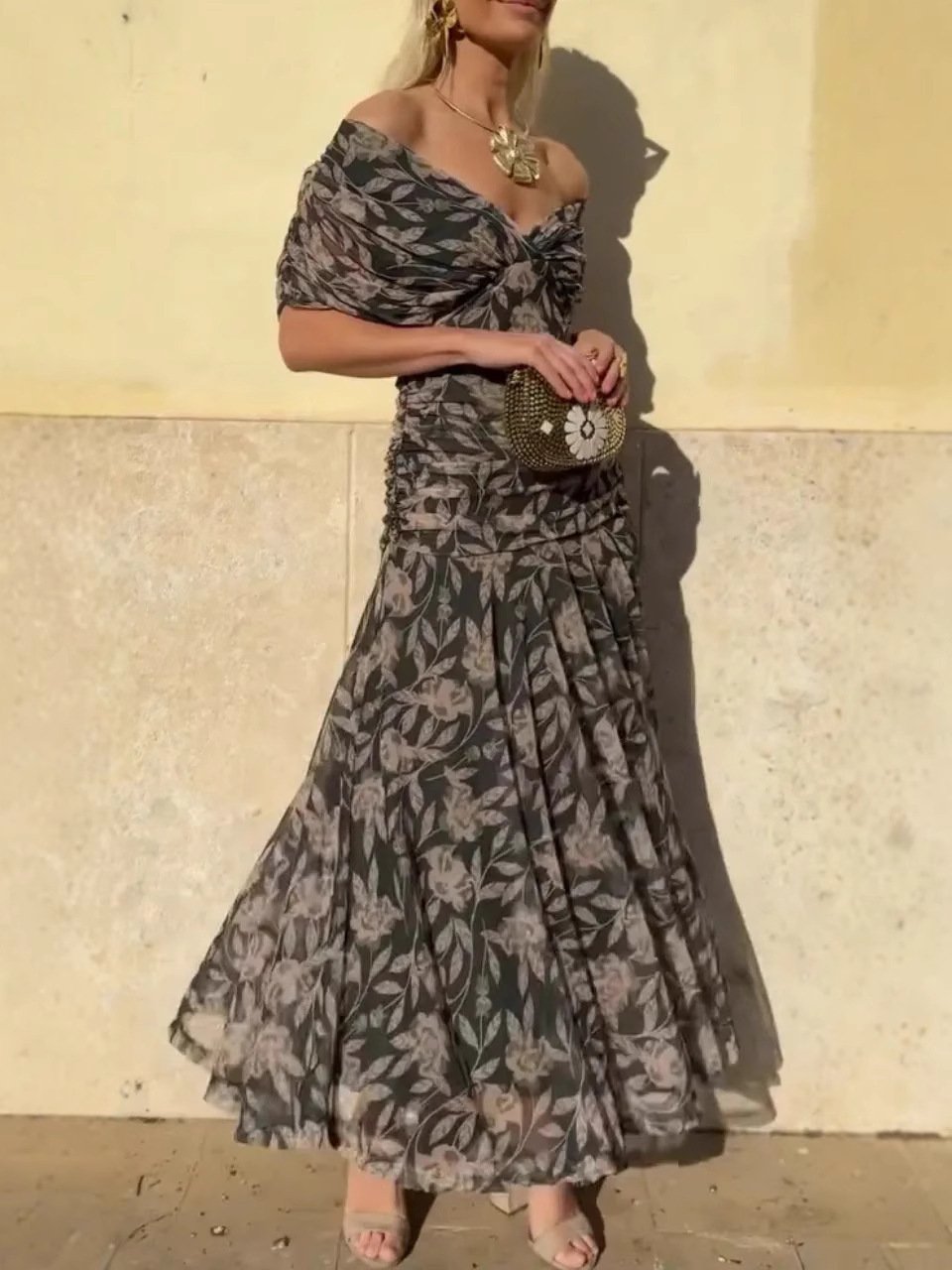 Naomi – Robe longue légère avec motif floral