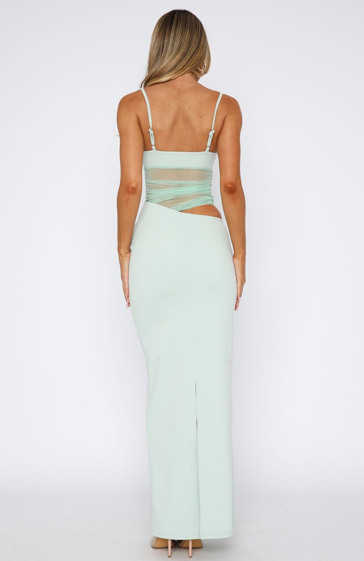 Adriana – Robe longue chic avec découpes