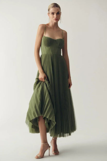 Talya – Robe midi plissée avec bustier structuré