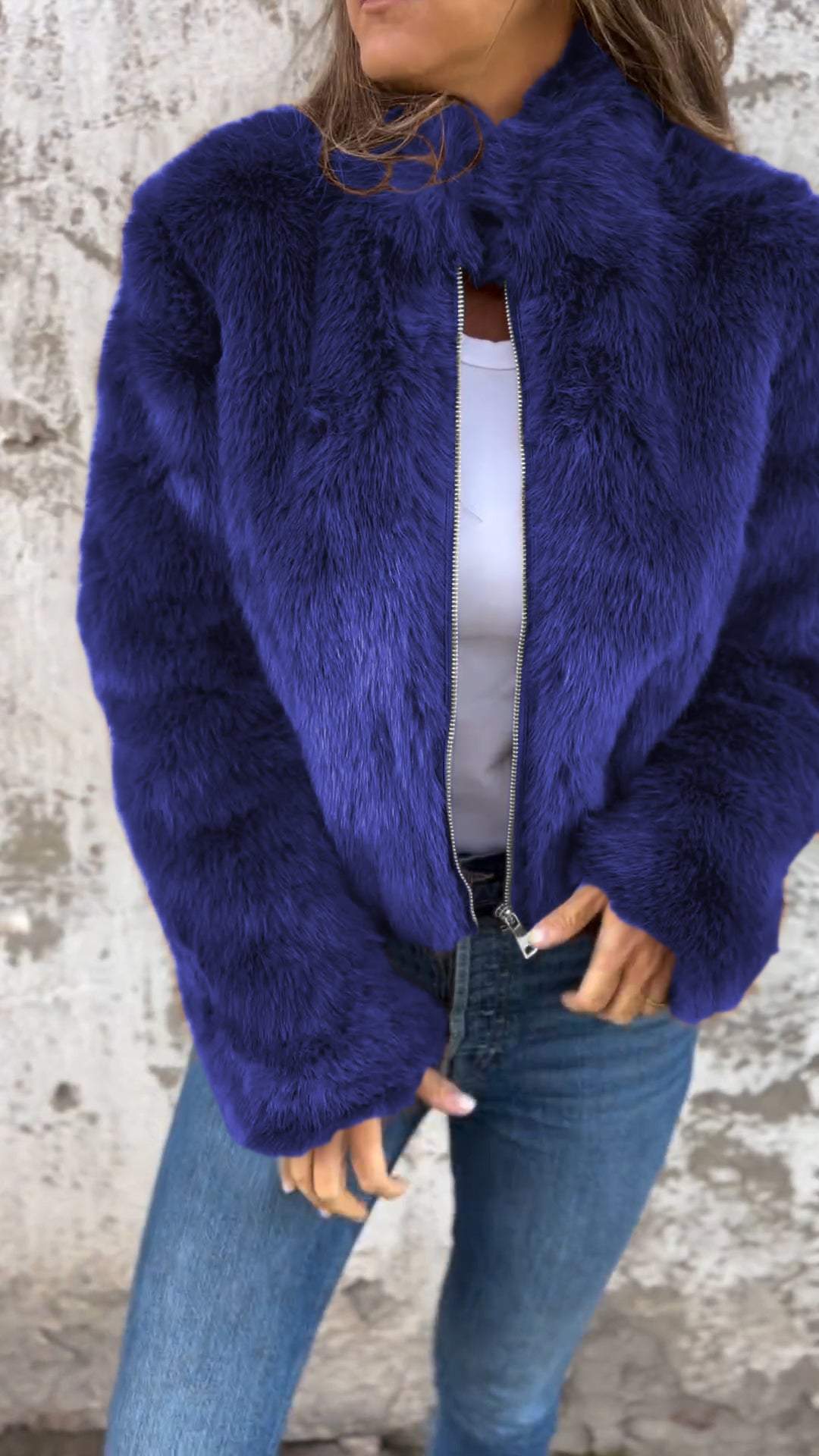 Zélie – Veste en fausse fourrure avec col montant et zip