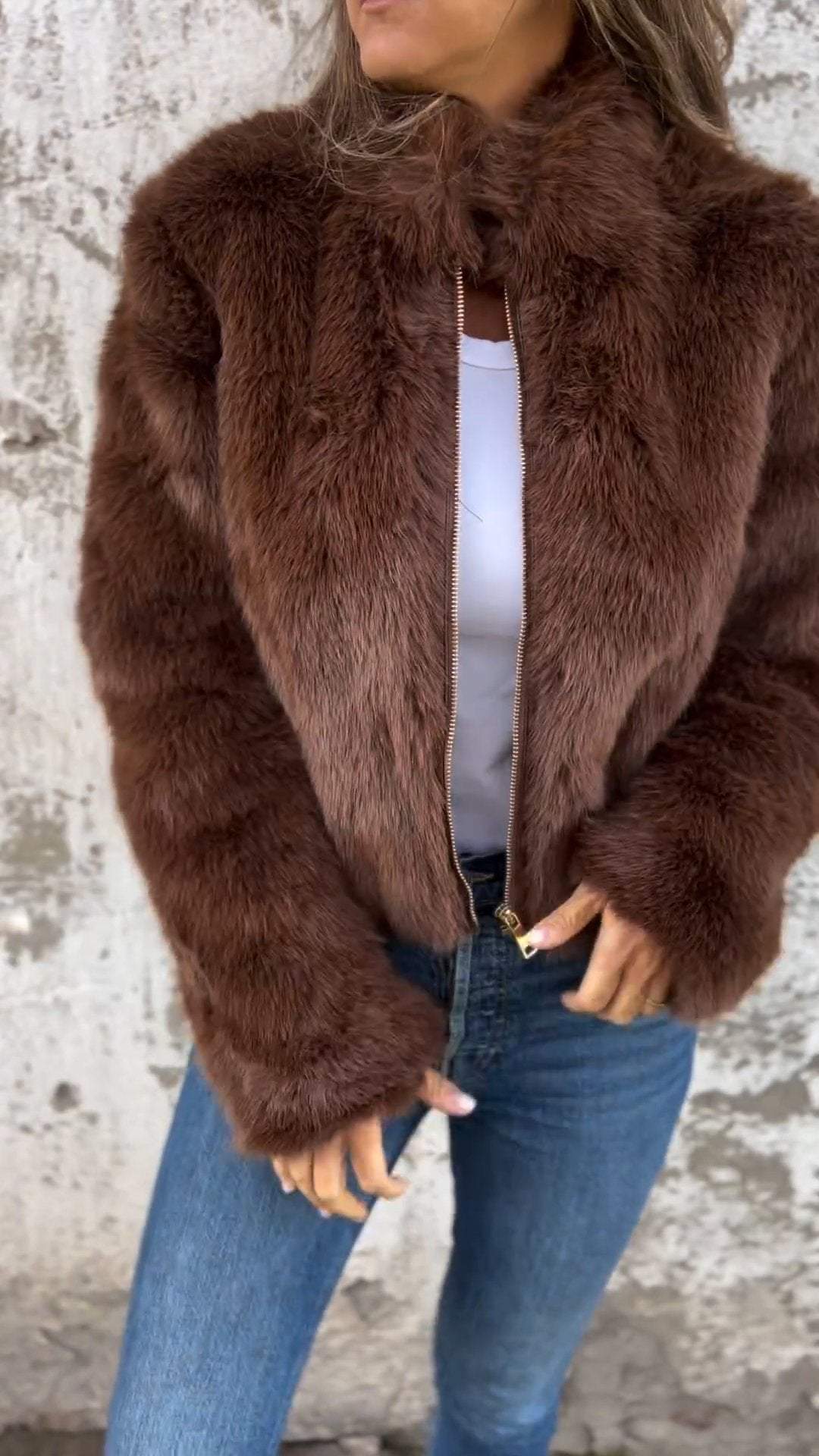 Zélie – Veste en fausse fourrure avec col montant et zip