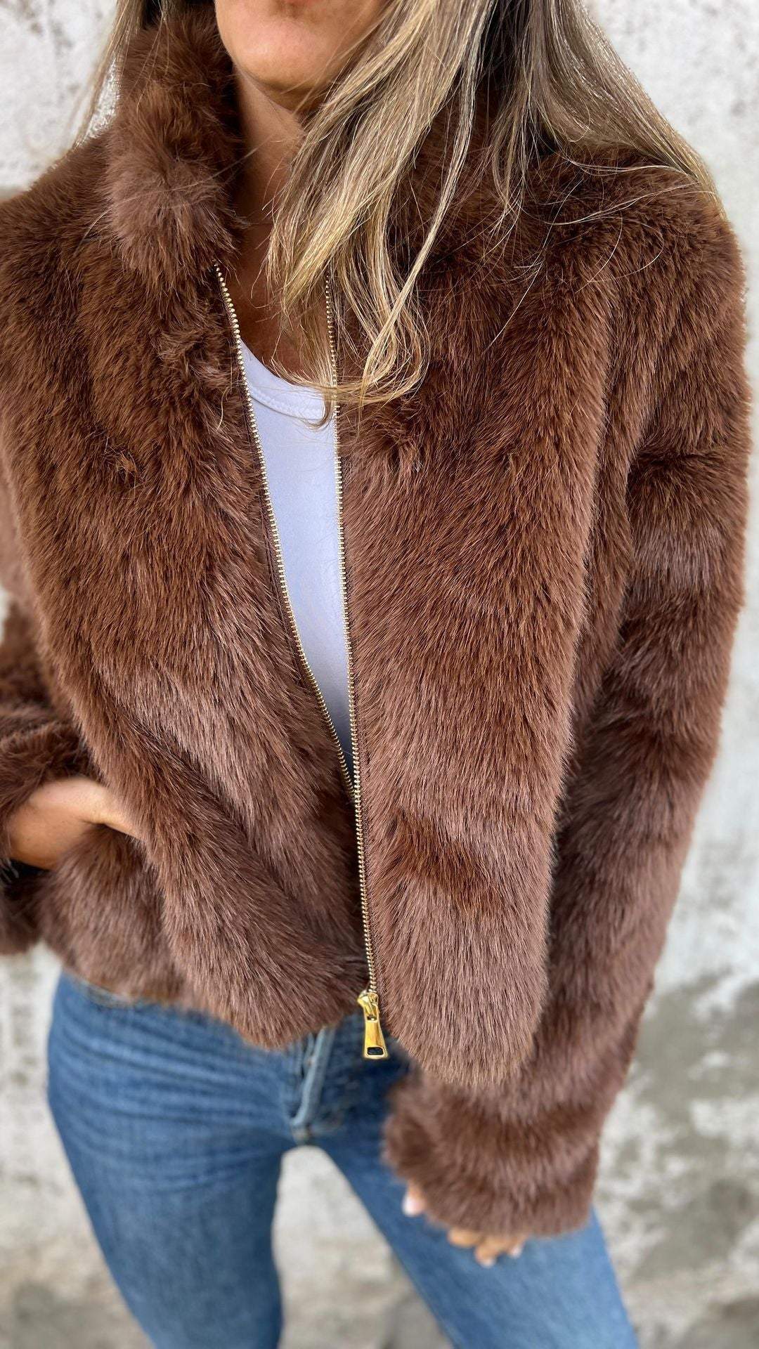 Zélie – Veste en fausse fourrure avec col montant et zip