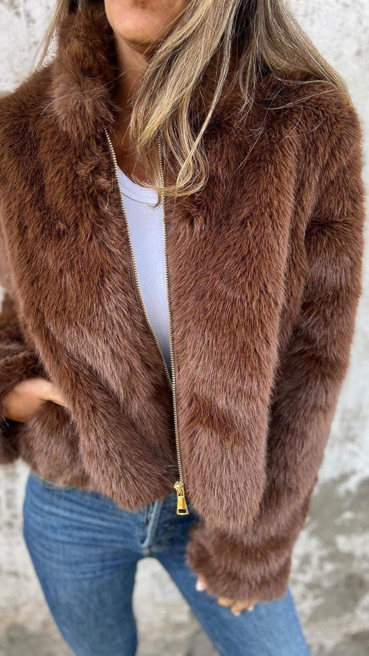 Zélie – Veste en fausse fourrure avec col montant et zip