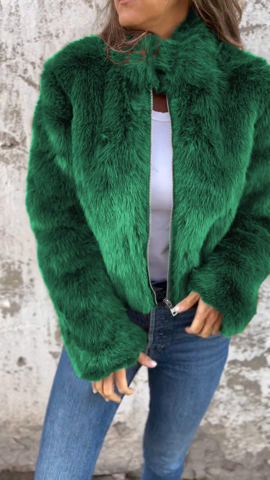 Zélie – Veste en fausse fourrure avec col montant et zip