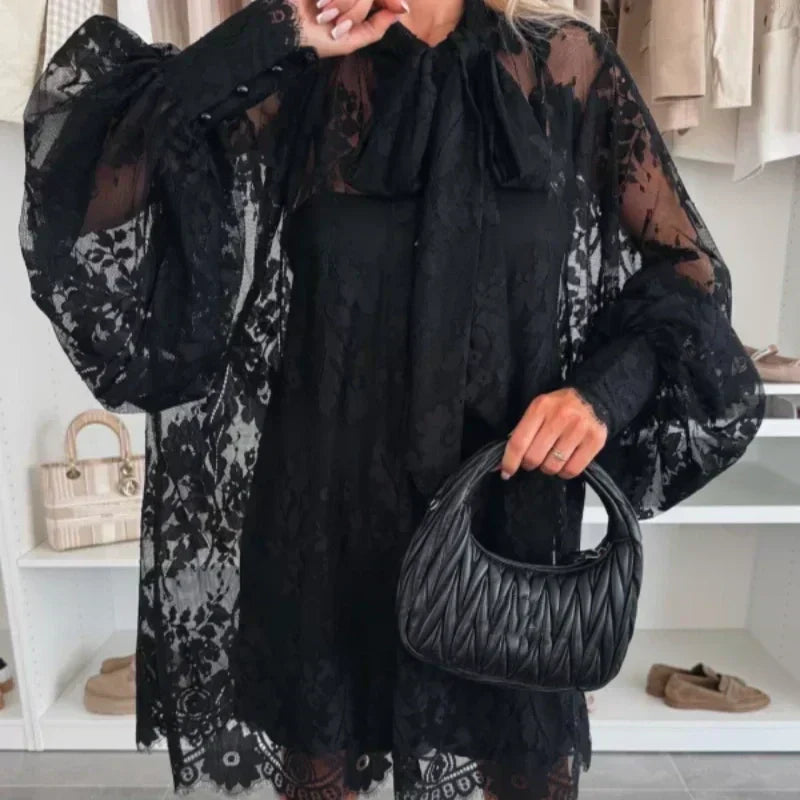 Maëva - Robe courte en dentelle avec col à nouer