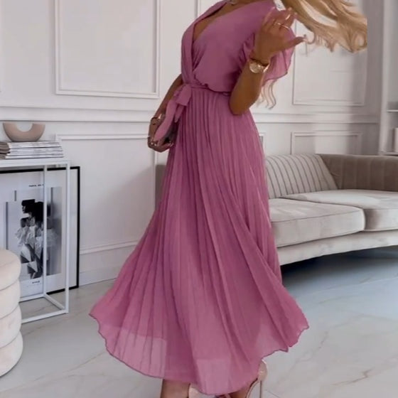 Aloïse – Robe plissée fluide avec col en V