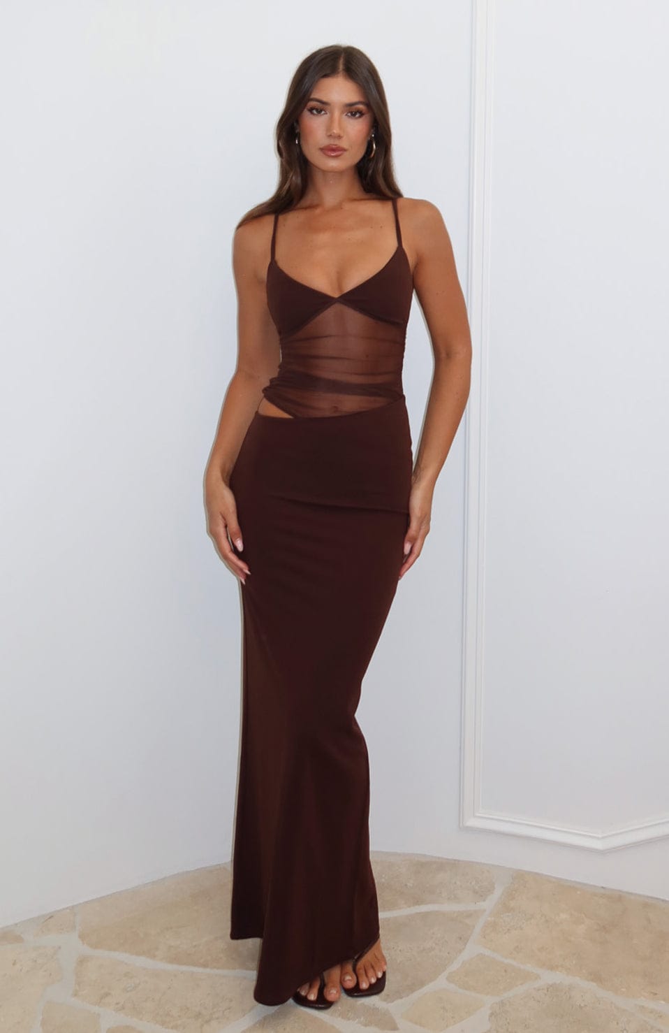 Adriana – Robe longue chic avec découpes